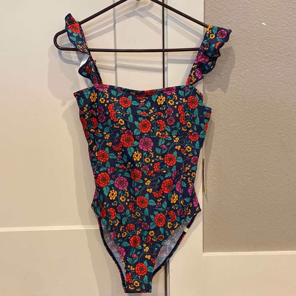 Summersalt one piece swimsuit. Size 6